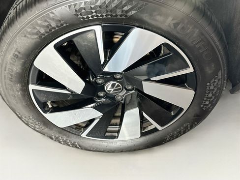 Used 2025 Volkswagen Atlas Cross Sport SE FWD image 11