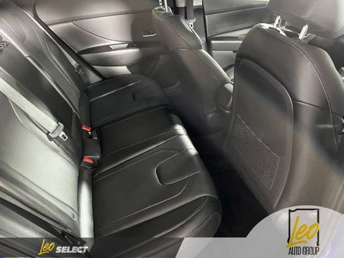 Used 2023 Hyundai Elantra Limited w/ Preferred Accessory Package FWD image 19