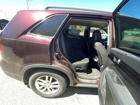 Used 2014 Kia Sorento LX FWD image 29
