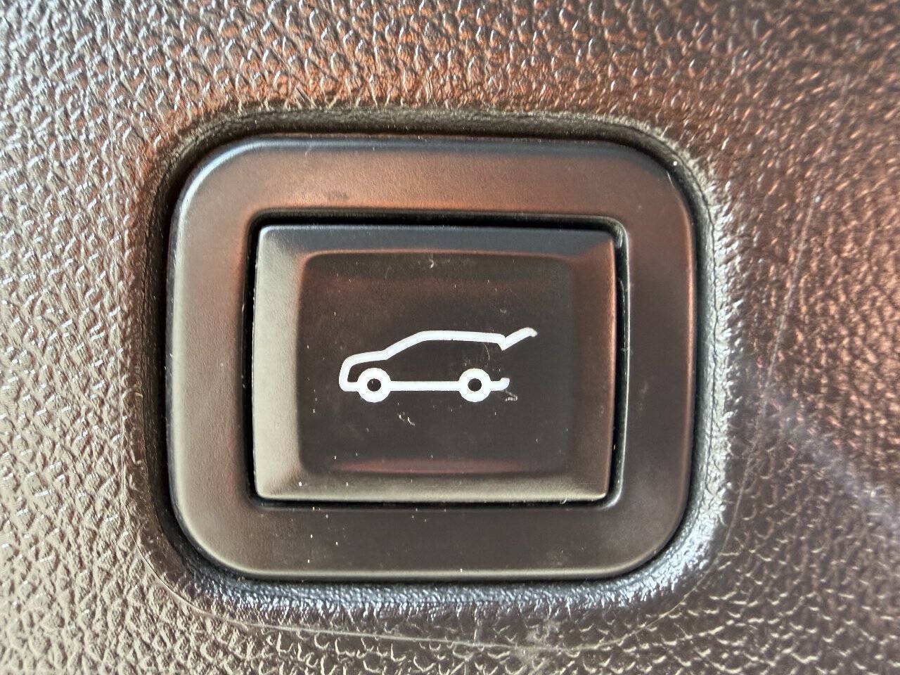 Used 2019 Chevrolet Blazer LT FWD image 19