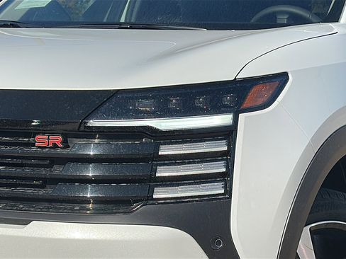 New 2026 Nissan Kicks SR image 4