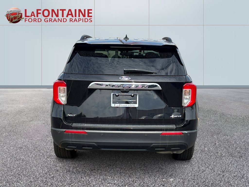 Used 2023 Ford Explorer XLT AWD/4WD image 6