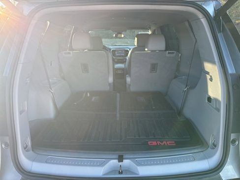 Used 2021 GMC Acadia SLT w/ Premium Package image 10