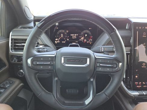 Used 2025 GMC Yukon XL Denali Ultimate AWD/4WD image 36