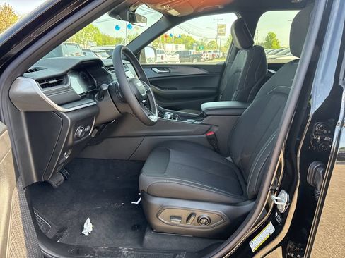 New 2026 Jeep Grand Cherokee Laredo AWD/4WD image 17