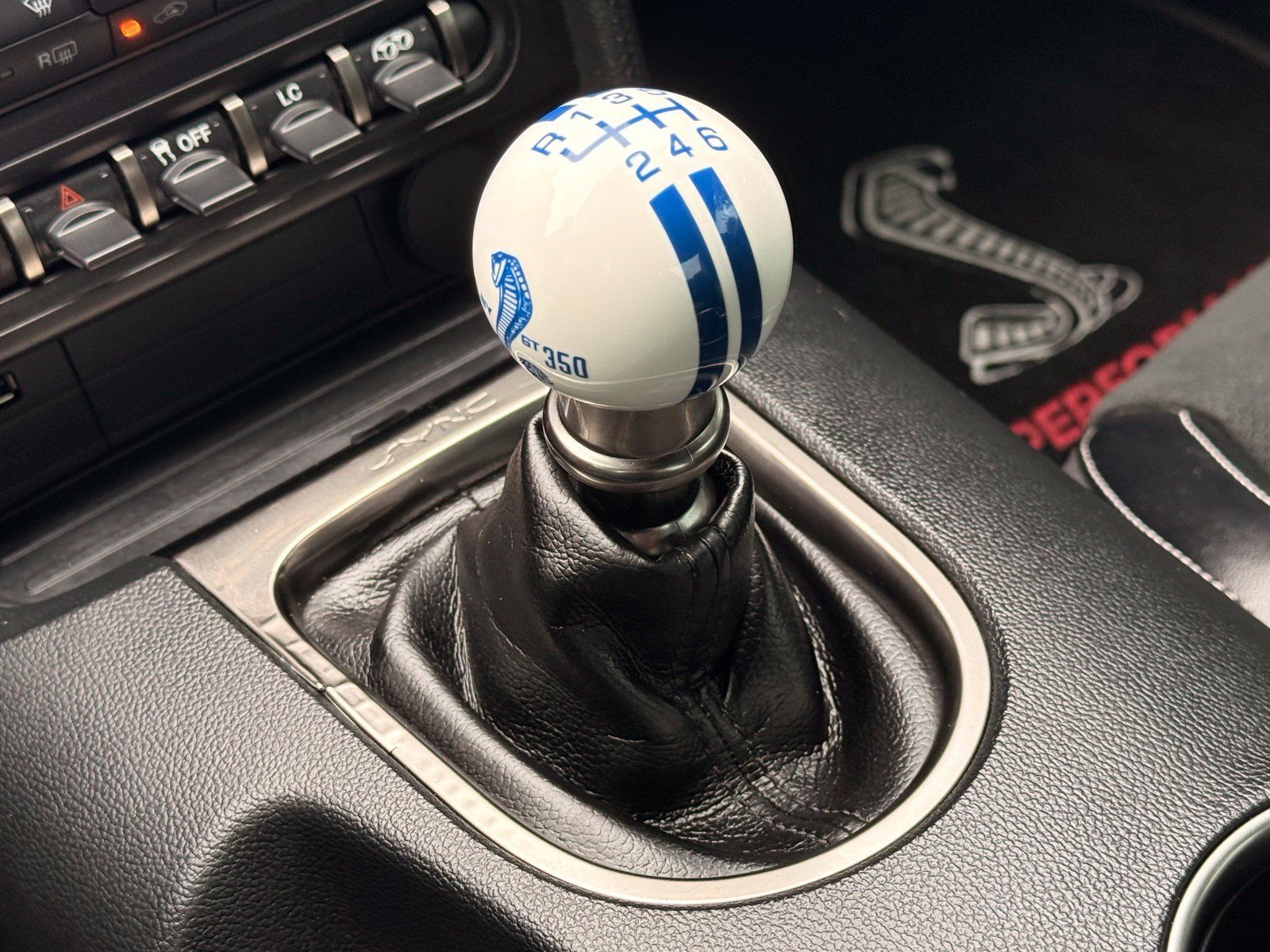 Used 2016 Ford Mustang Shelby GT350 w/ Technology Package RWD image 31