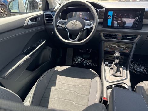 New 2026 Volkswagen Taos SE FWD image 15
