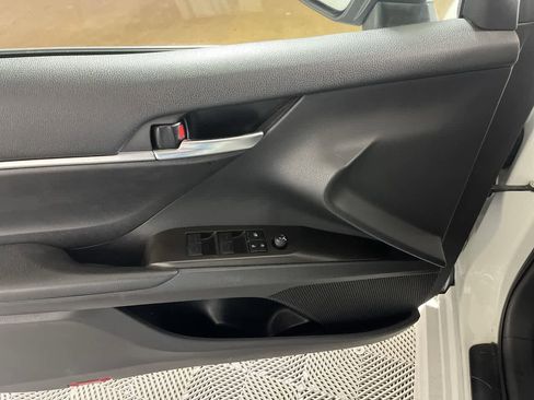 Used 2021 Toyota Camry SE image 13
