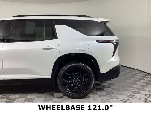 Used 2024 Chevrolet Traverse RS image 9