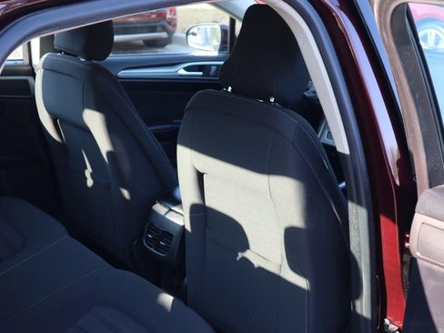 Used 2018 Ford Fusion SE w/ Fusion SE Technology Package FWD image 18