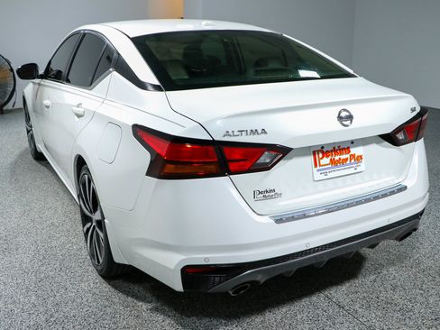 Used 2021 Nissan Altima 2.5 SR FWD image 9