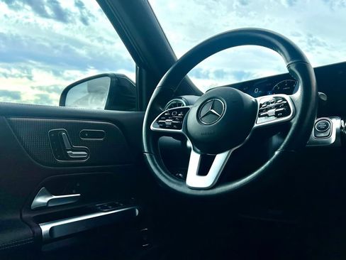 Certified 2021 Mercedes-Benz GLB 250 4MATIC image 17
