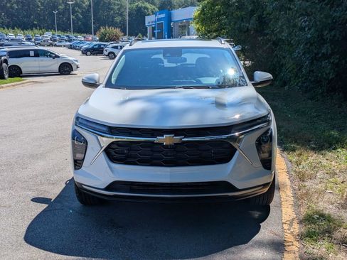 New 2026 Chevrolet Trax LT w/ Sunroof Package FWD image 6