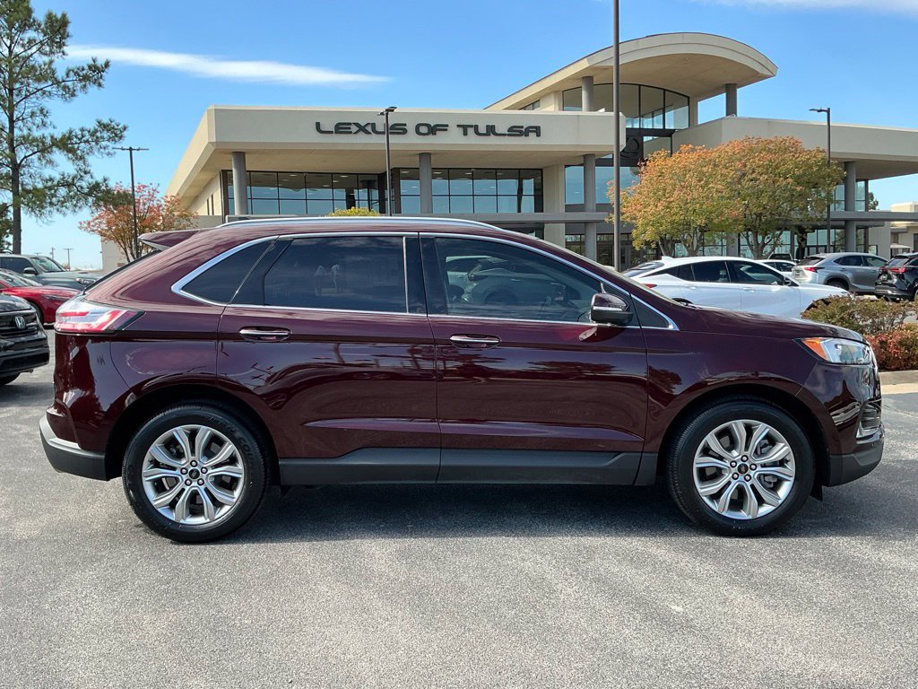 Used 2023 Ford Edge Titanium AWD/4WD image 2