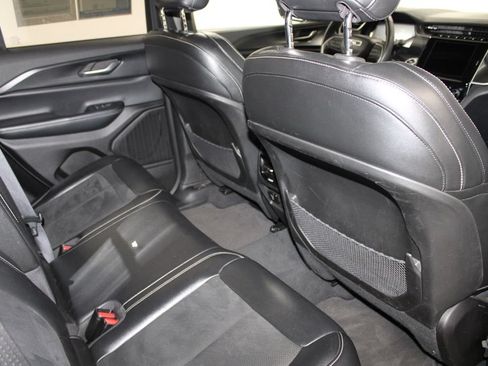Used 2024 Jeep Grand Cherokee Altitude AWD/4WD image 32