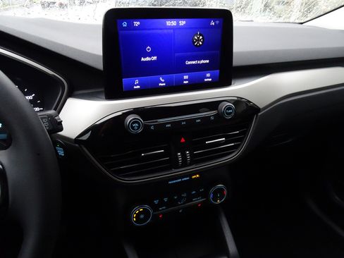 Used 2022 Ford Escape SE w/ Cold Weather Package image 10