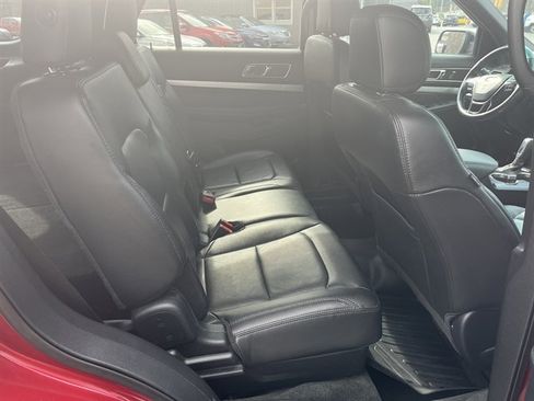 Used 2016 Ford Explorer XLT w/ Equipment Group 202A image 31