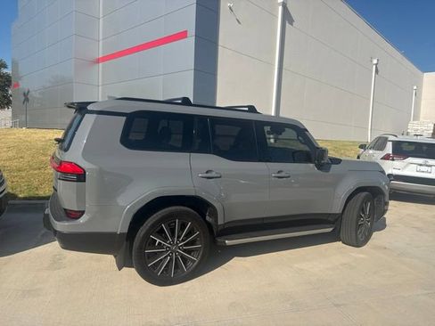 Used 2025 Lexus GX 550 AWD/4WD image 3