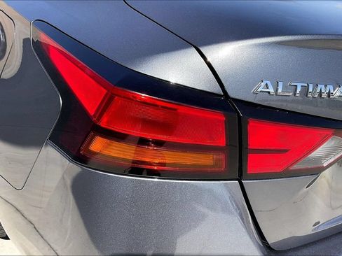 Used 2021 Nissan Altima 2.5 SV FWD image 28