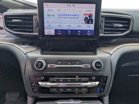 Used 2020 Ford Explorer Limited w/ Class III Trailer Tow Package image 12