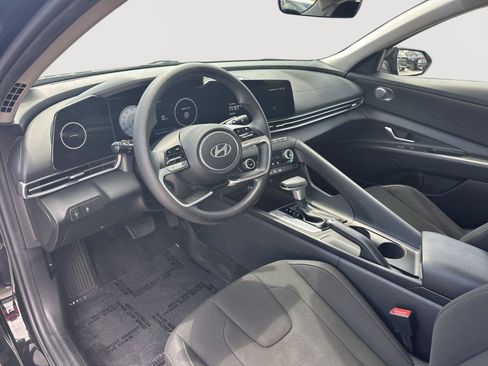 Used 2024 Hyundai Elantra SEL FWD image 9