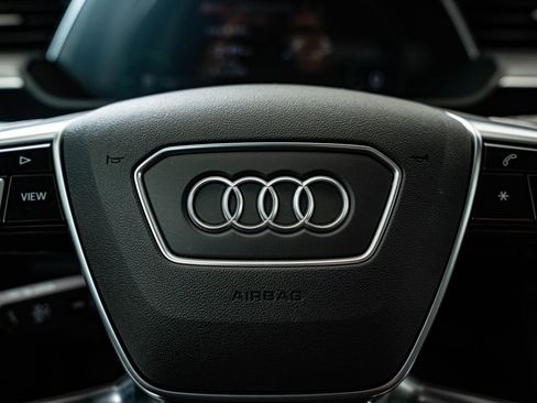 Used 2021 Audi e-tron Premium Plus w/ Premium Plus Package AWD/4WD image 31