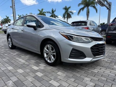 Used 2019 Chevrolet Cruze LS w/ LS Convenience Package FWD image 1