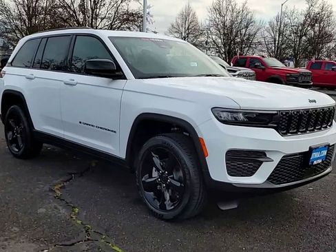 New 2025 Jeep Grand Cherokee Altitude image 2