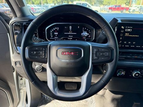 Used 2024 GMC Sierra 1500 SLT image 9