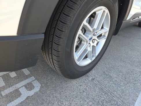 Used 2025 Ford Explorer Active image 9