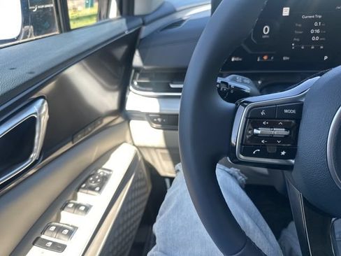 New 2026 Kia Carnival SX w/ SX Dark Edition Package FWD image 44