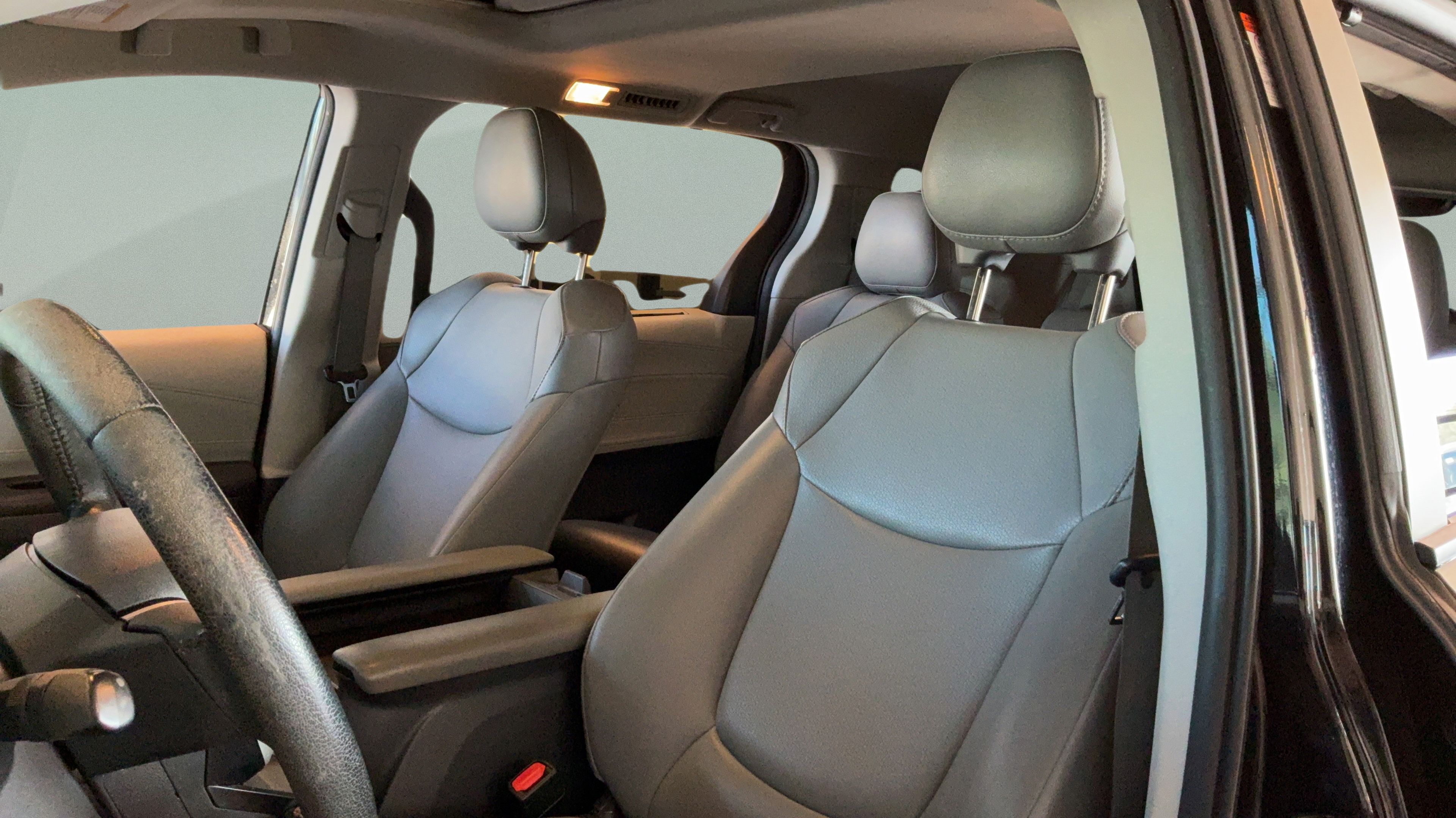 Used 2021 Toyota Sienna XLE FWD image 23