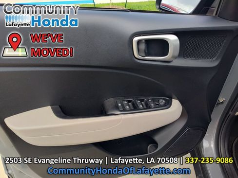Used 2023 Hyundai Venue SEL FWD image 18