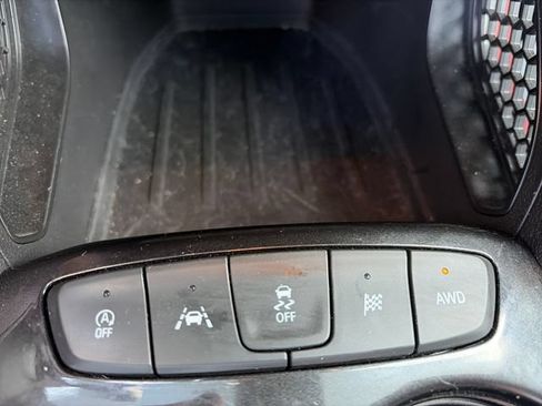Used 2022 Chevrolet TrailBlazer RS w/ Sun and Liftgate Package AWD/4WD image 18