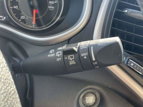 Used 2018 Jeep Cherokee Limited FWD image 26