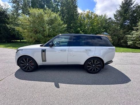 Used 2025 Land Rover Range Rover SV AWD/4WD image 6