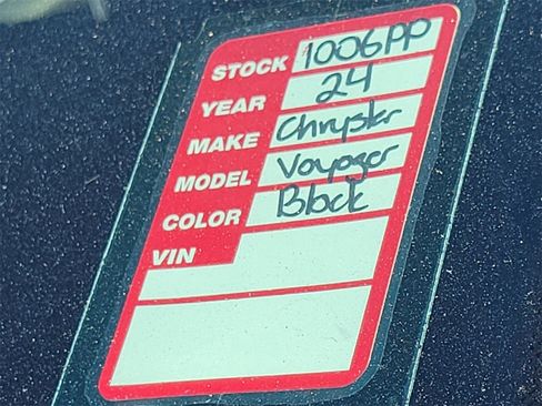 Used 2024 Chrysler Voyager LX image 32