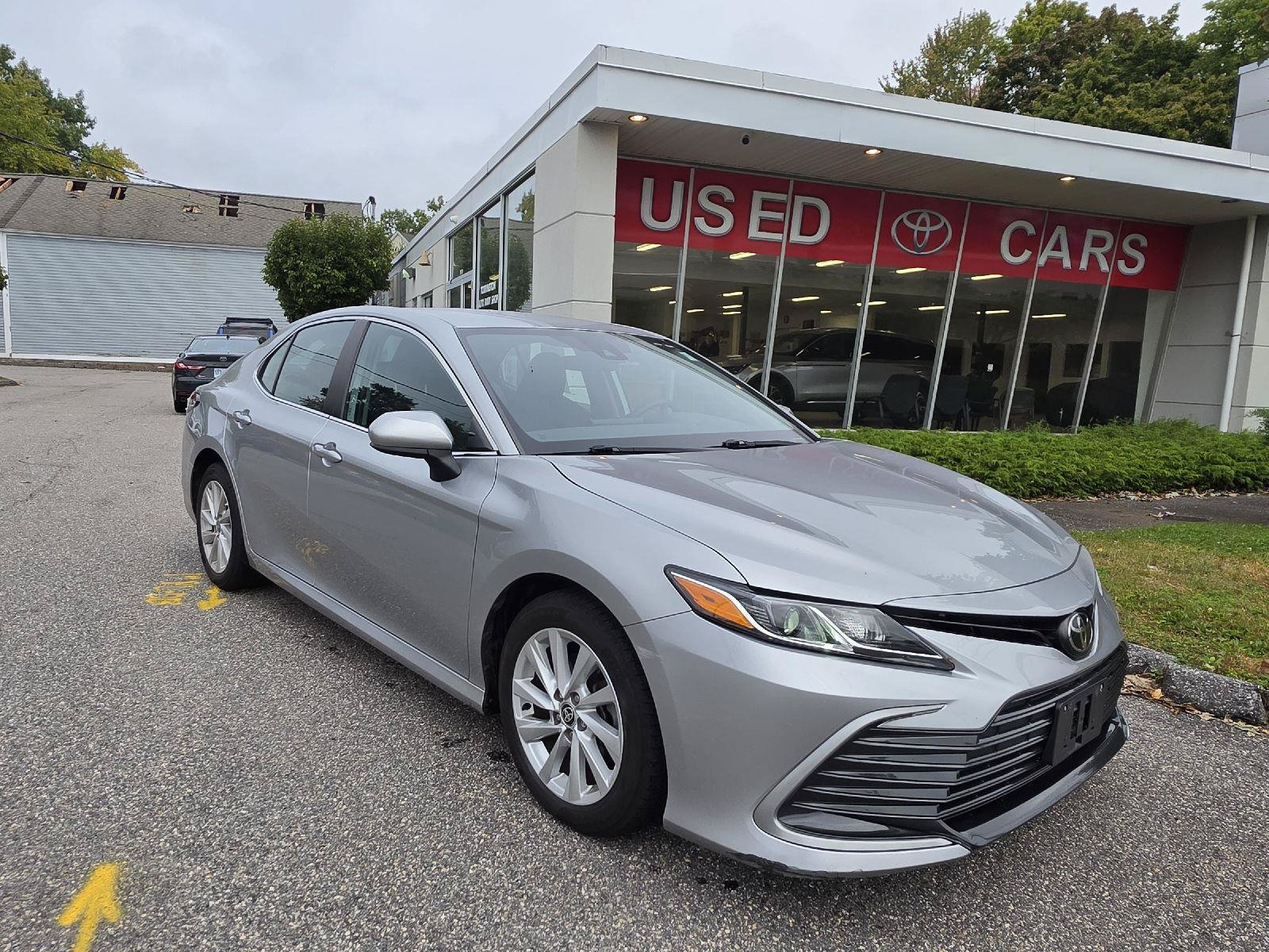Used 2022 Toyota Camry LE AWD/4WD image 1