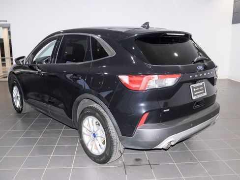 Used 2022 Ford Escape SE image 3