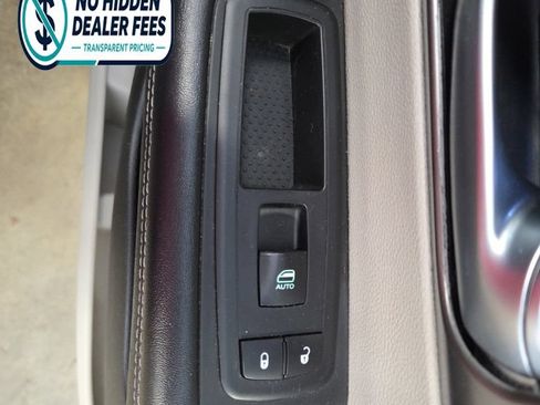 Used 2022 Chrysler Pacifica Touring-L FWD image 21