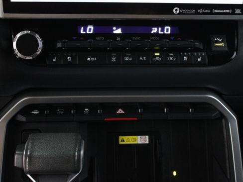 Used 2022 Toyota Tundra Platinum AWD/4WD image 21