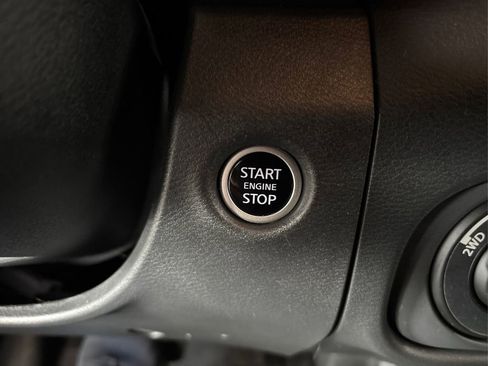 Used 2024 Nissan Frontier SV w/ SV Convenience Package image 32