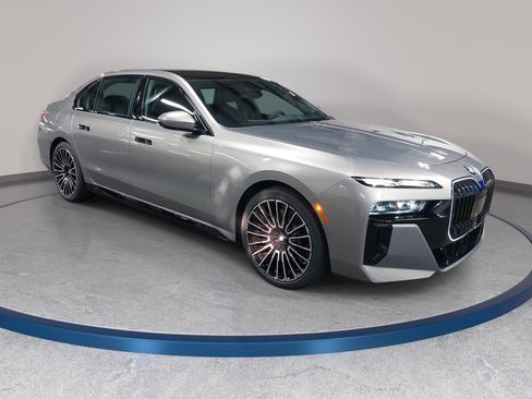 New 2025 BMW 760i xDrive w/ Executive Package AWD/4WD image 3