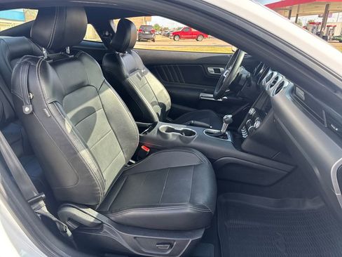 Used 2022 Ford Mustang GT Premium image 12