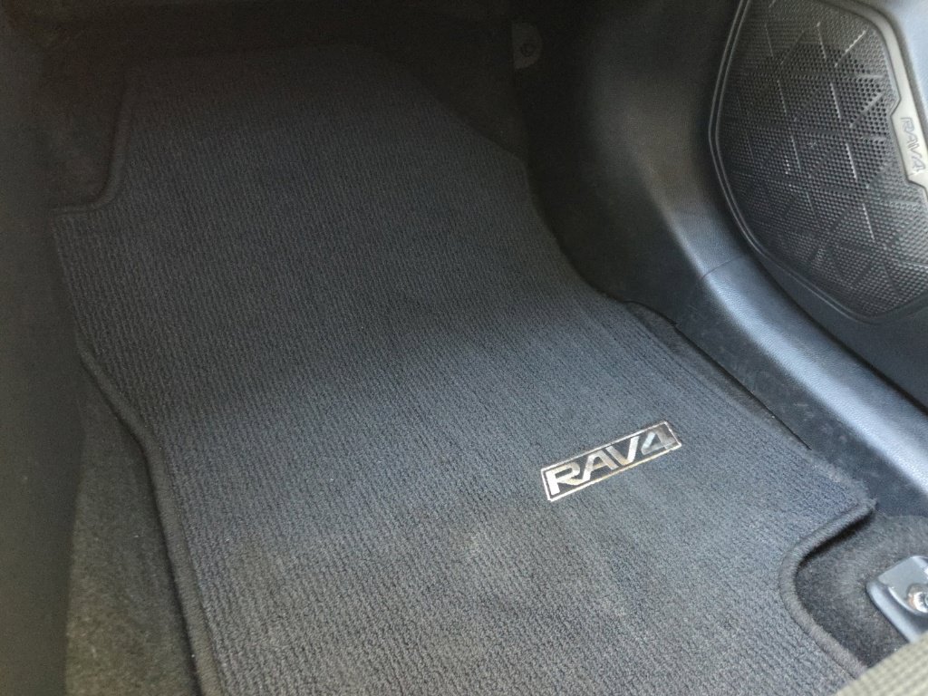 Used 2020 Toyota RAV4 LE FWD image 43