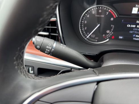 Used 2025 Cadillac XT5 Premium Luxury image 22