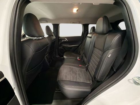 Used 2023 Mitsubishi Outlander SE FWD image 22