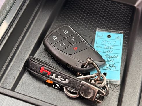 Used 2025 GMC Acadia AT4 w/ Luxury Package image 24