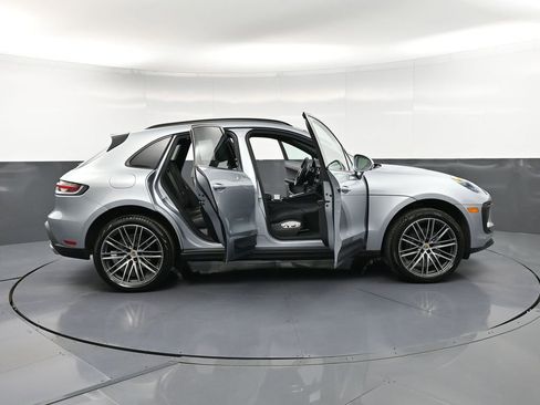 Certified 2026 Porsche Macan AWD/4WD image 34
