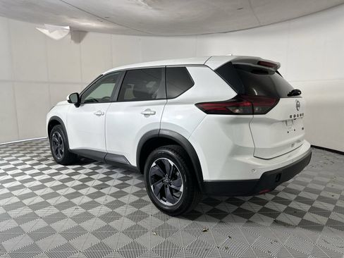 Certified 2024 Nissan Rogue SV FWD image 6